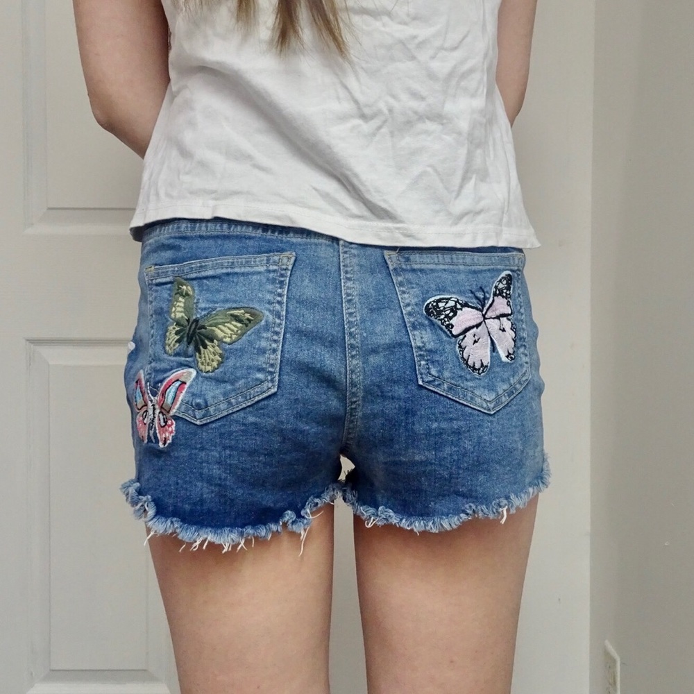 BUTTERFLIES SHORT SHORTS - Picture 5 of 5